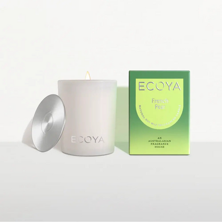White Ecoya candle with a green box on a white background