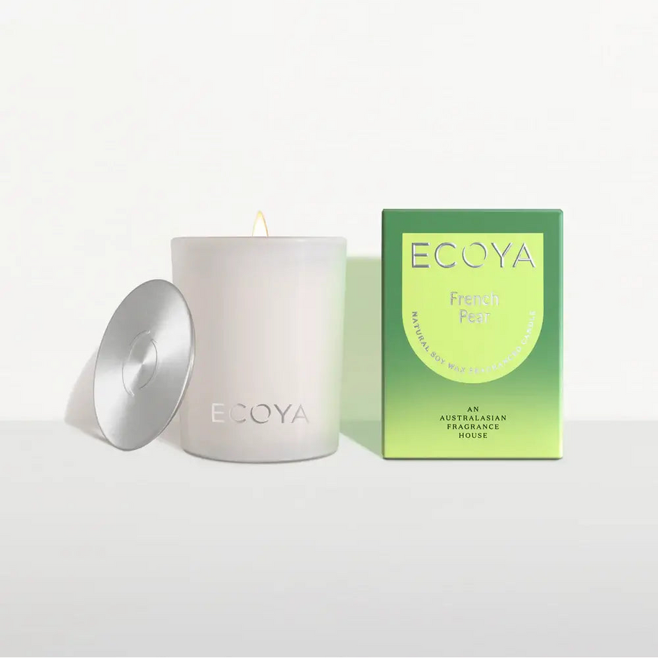 White Ecoya candle with a green box on a white background